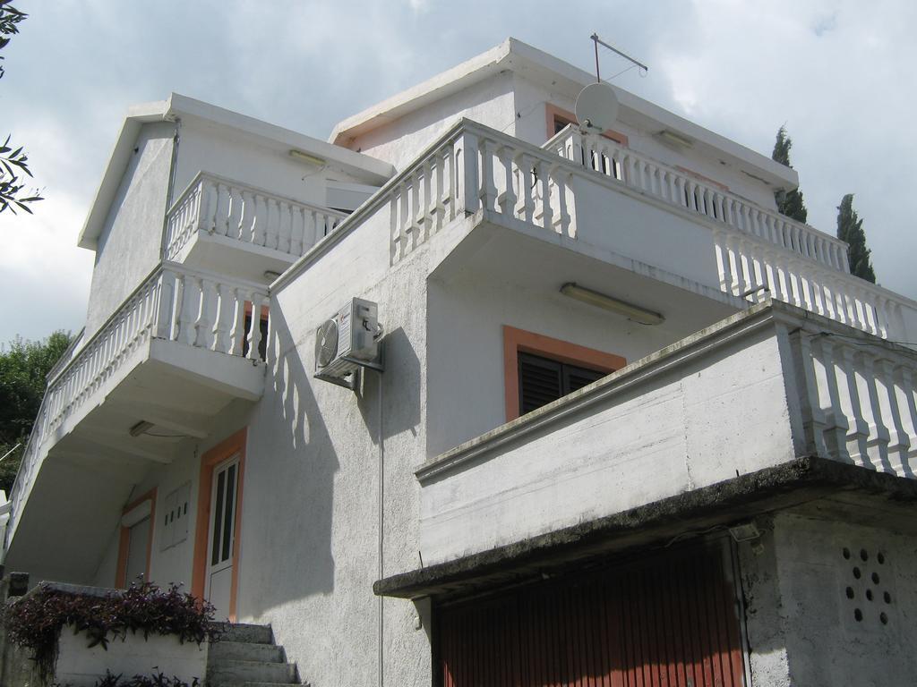 Apartments Ceca Тиват Екстер'єр фото