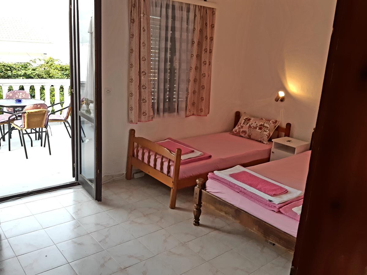 Apartments Ceca Тиват Екстер'єр фото