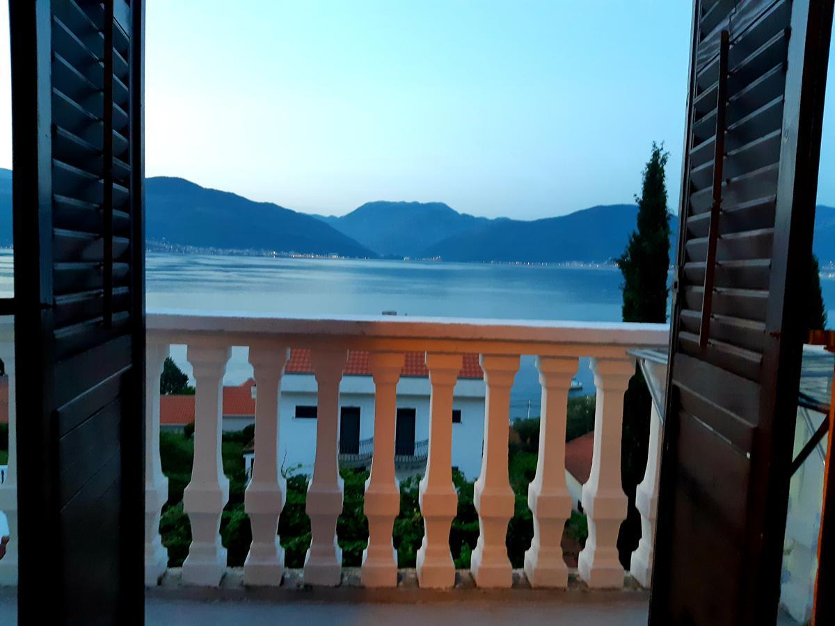 Apartments Ceca Тиват Екстер'єр фото