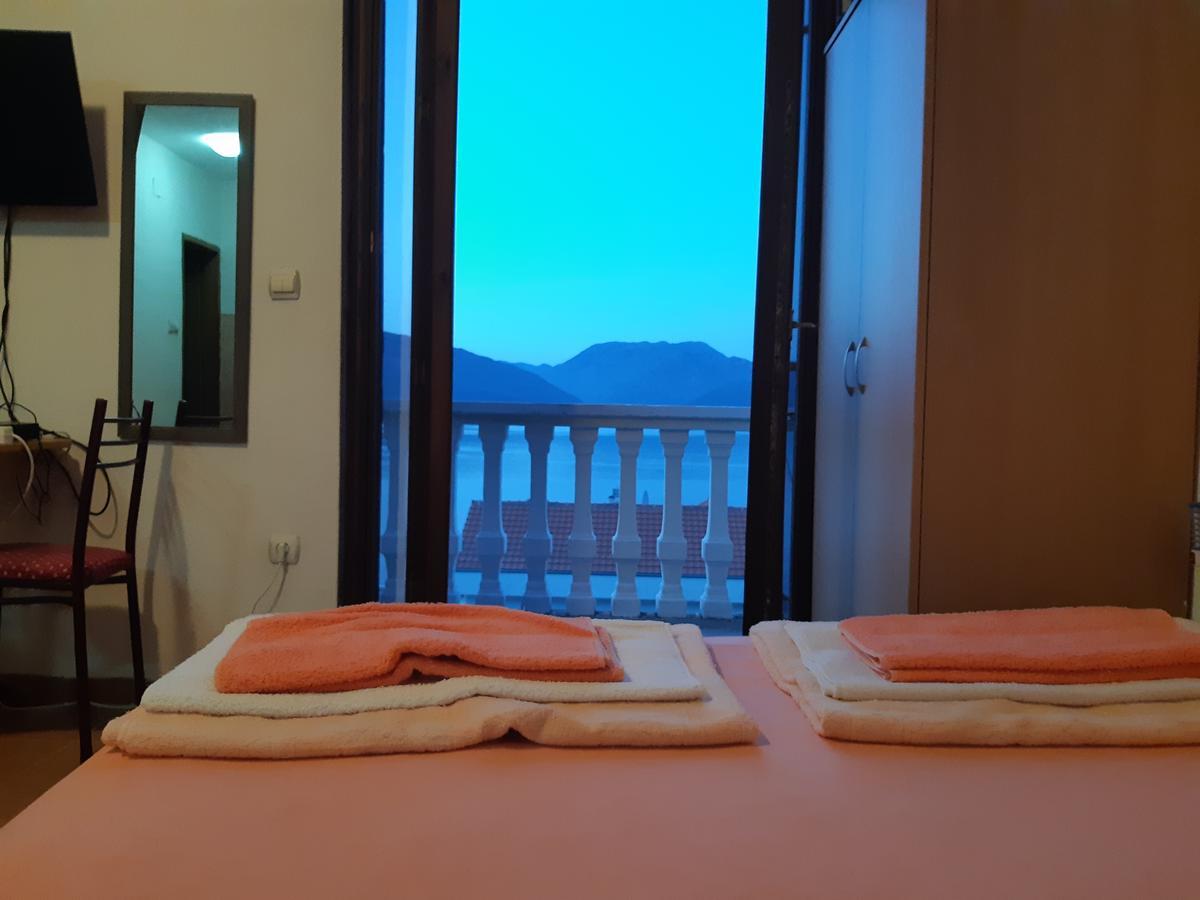 Apartments Ceca Тиват Екстер'єр фото