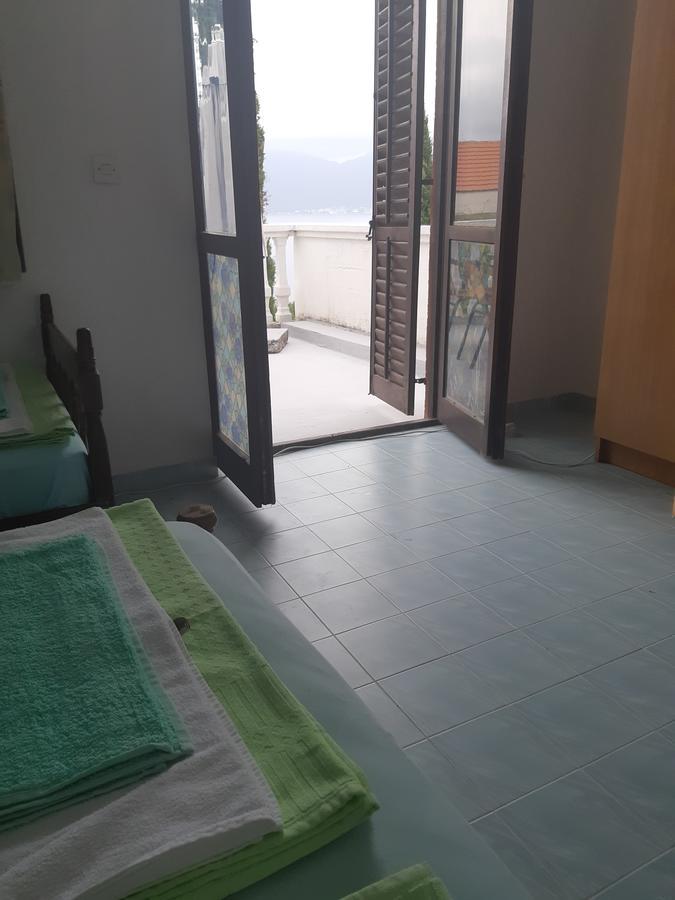 Apartments Ceca Тиват Екстер'єр фото