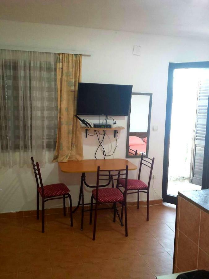Apartments Ceca Тиват Екстер'єр фото