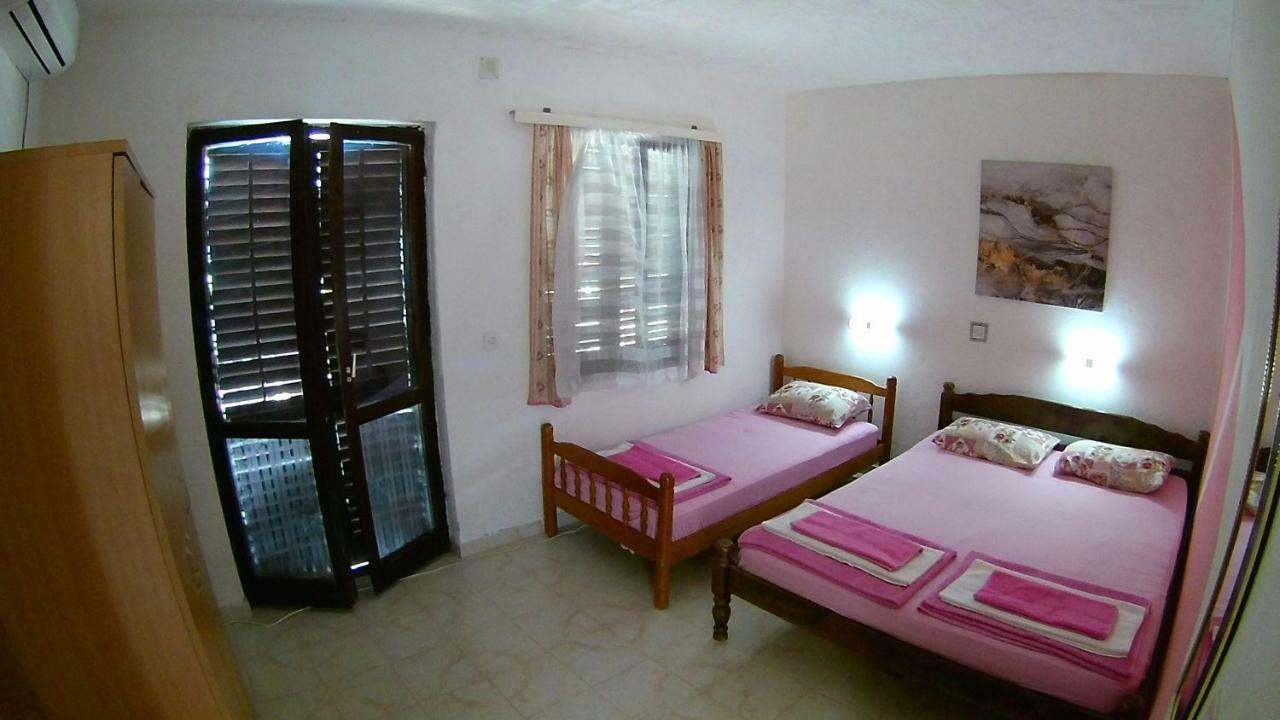 Apartments Ceca Тиват Екстер'єр фото