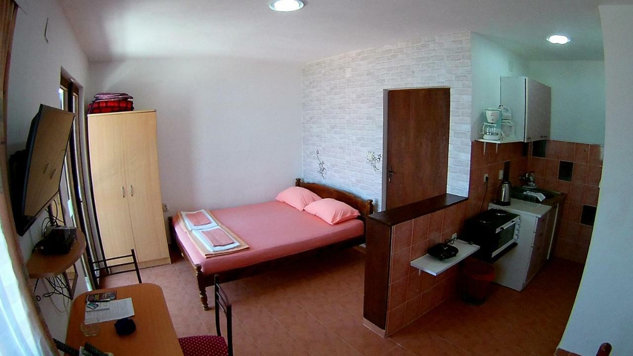 Apartments Ceca Тиват Екстер'єр фото