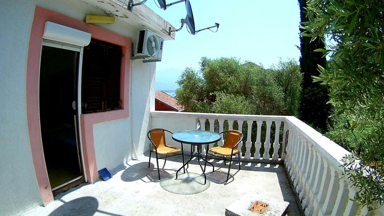 Apartments Ceca Тиват Екстер'єр фото